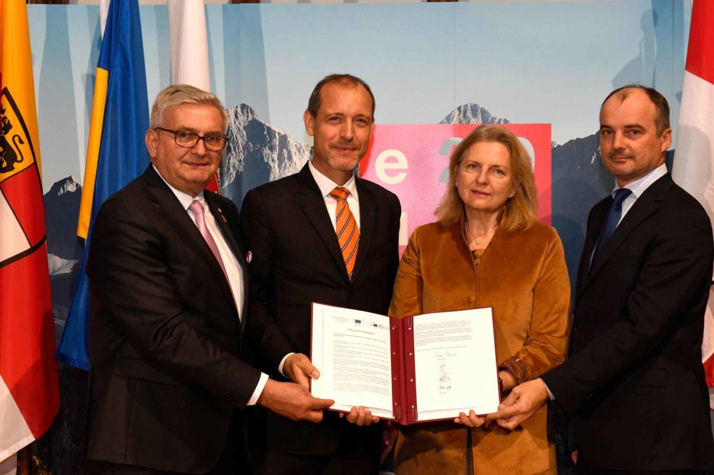 Eine Kooperationsvereinbarung zwischen Außerenministerium, der Europäischen Kommission, dem Verbindungsbüro des Europäischen Parlaments und des Österreichischen Gemeindebundes war Höhepunkt des 5. EU-Gemeinderätetreffens. ©Mahmoud