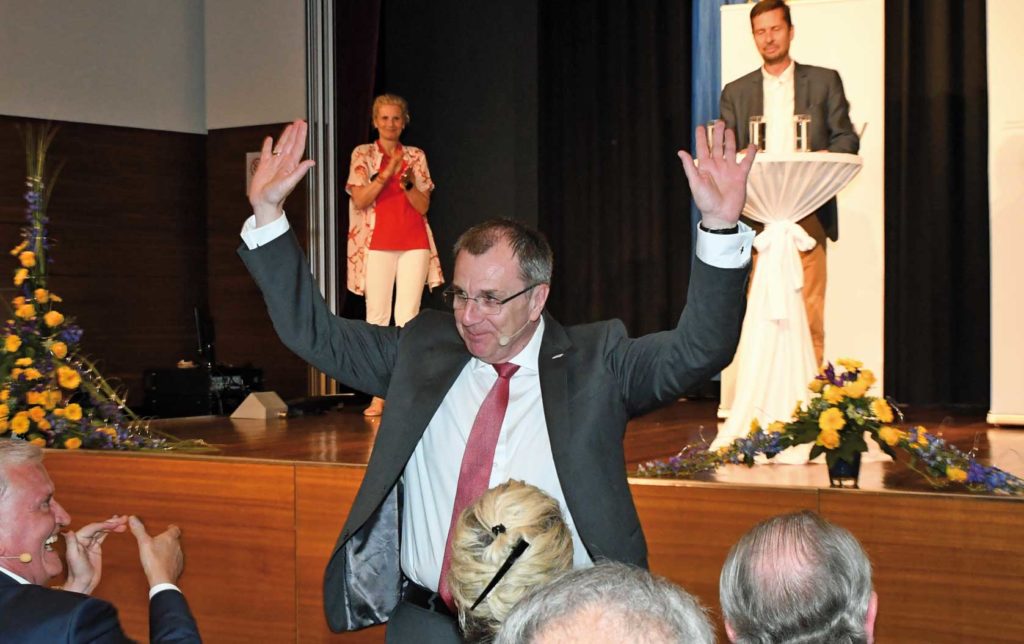 Rupert Dworak wurde mit 95 Prozent der Delegiertenstimmen als GVV Präsident bestätigt. ©NÖ GVV/fotoplutsch.at
